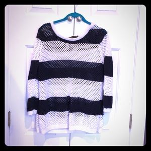 Knit stripped sweater.
